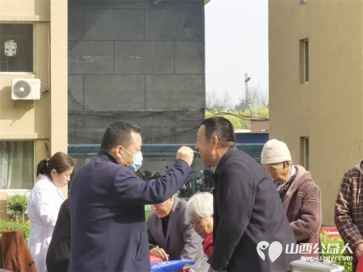 志愿服务进社区健康活动暖人心----介休市敬老协会2026年4月15日走进介休市北坛街道花园街社区泰康嘉苑为社区所有老人爱心理发义诊让尊老敬老在社区落地生根 - 第34张