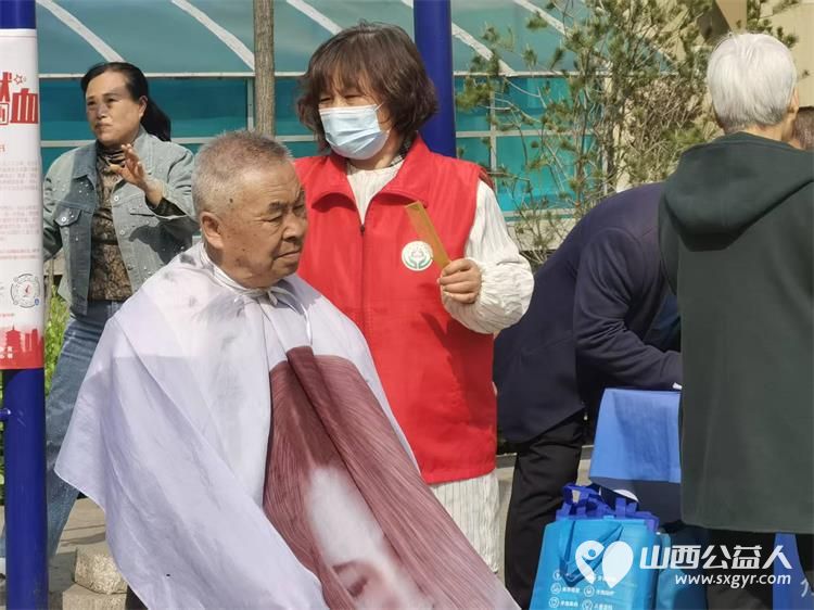 志愿服务进社区健康活动暖人心----介休市敬老协会2026年4月15日走进介休市北坛街道花园街社区泰康嘉苑为社区所有老人爱心理发义诊让尊老敬老在社区落地生根 - 第19张