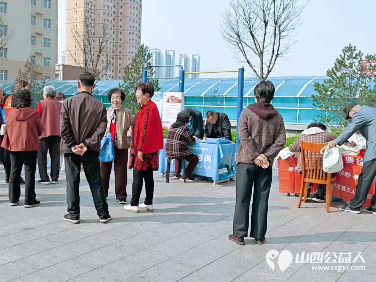 志愿服务进社区健康活动暖人心----介休市敬老协会2026年4月15日走进介休市北坛街道花园街社区泰康嘉苑为社区所有老人爱心理发义诊让尊老敬老在社区落地生根 - 第9张