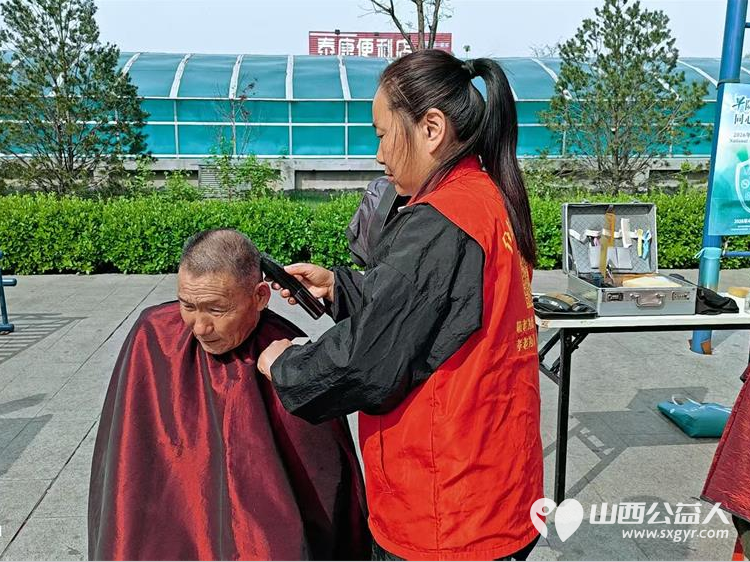 志愿服务进社区健康活动暖人心----介休市敬老协会2026年4月15日走进介休市北坛街道花园街社区泰康嘉苑为社区所有老人爱心理发义诊让尊老敬老在社区落地生根 - 第14张