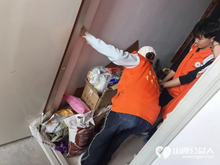 晋中新青年高校志愿者联合服务中心组织晋中学院、山西能源学院开展怡然见晋中.青春志愿行学雷锋走进社区志愿服务活动 - 第3张