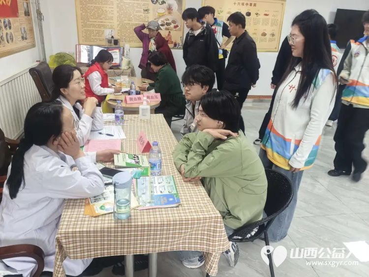 晋中新青年高校志愿者联合服务中心组织晋中学院、山西能源学院开展怡然见晋中.青春志愿行学雷锋走进社区志愿服务活动 - 第7张