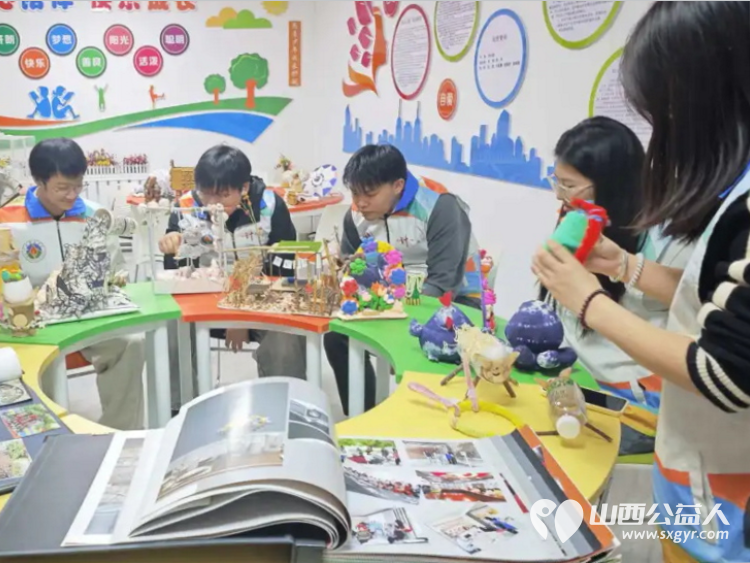 晋中新青年高校志愿者联合服务中心组织晋中学院、山西能源学院开展怡然见晋中.青春志愿行学雷锋走进社区志愿服务活动 - 第9张