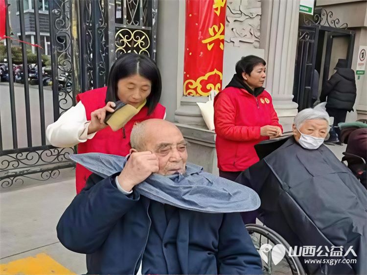 党建引领促健康义诊服务进社区----太原市杏花岭区坝陵桥街道、杏花红志愿服务中心开展主题便民服务活动义诊理发全方位一站式服务社区居民 - 第8张