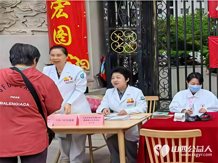党建引领促健康义诊服务进社区----太原市杏花岭区坝陵桥街道、杏花红志愿服务中心开展主题便民服务活动义诊理发全方位一站式服务社区居民 - 第5张