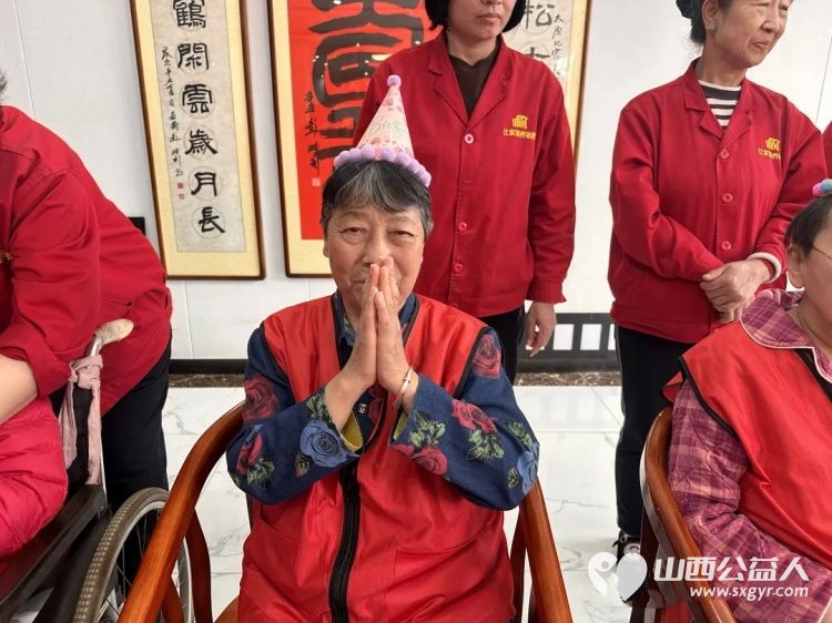 温情四月寿星齐聚----太原市杏花岭区比家美慈爱养护院把爱与暖藏进了时光里为寿星们准备好了精致的生日蛋糕愿长辈们福寿安康岁岁长安福寿绵绵无绝期 - 第11张