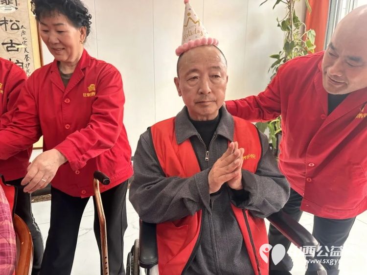温情四月寿星齐聚----太原市杏花岭区比家美慈爱养护院把爱与暖藏进了时光里为寿星们准备好了精致的生日蛋糕愿长辈们福寿安康岁岁长安福寿绵绵无绝期 - 第10张