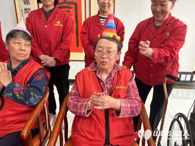 温情四月寿星齐聚----太原市杏花岭区比家美慈爱养护院把爱与暖藏进了时光里为寿星们准备好了精致的生日蛋糕愿长辈们福寿安康岁岁长安福寿绵绵无绝期 - 第8张