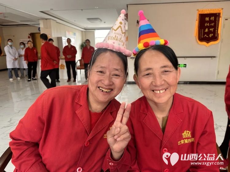 温情四月寿星齐聚----太原市杏花岭区比家美慈爱养护院把爱与暖藏进了时光里为寿星们准备好了精致的生日蛋糕愿长辈们福寿安康岁岁长安福寿绵绵无绝期 - 第4张