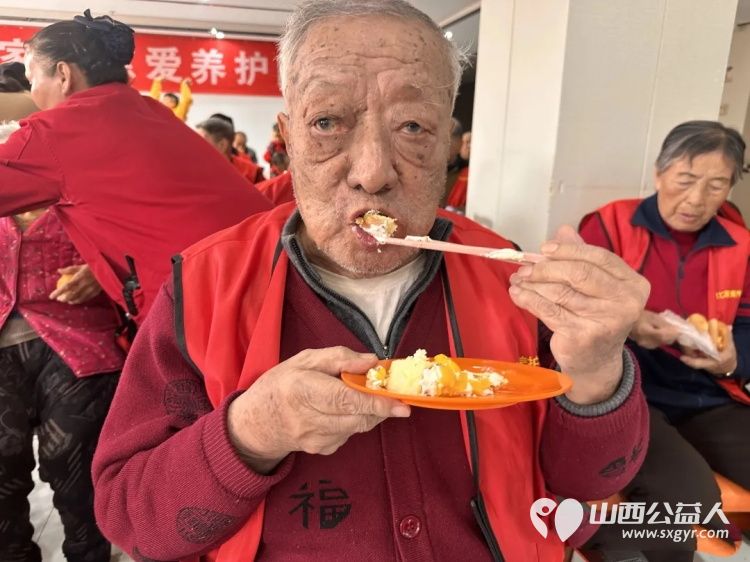 温情四月寿星齐聚----太原市杏花岭区比家美慈爱养护院把爱与暖藏进了时光里为寿星们准备好了精致的生日蛋糕愿长辈们福寿安康岁岁长安福寿绵绵无绝期 - 第9张