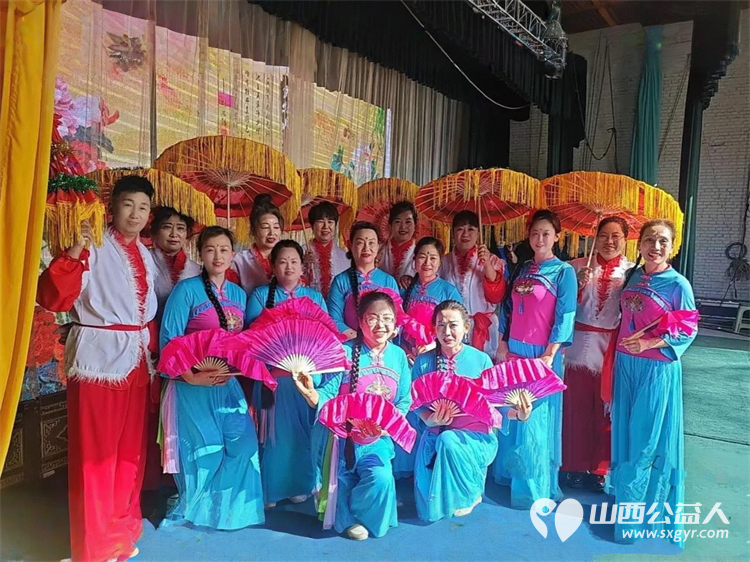 春风送暖入乡野公益温情润民心 五台公益之家的志愿者们奔赴东冶镇永兴村用载歌载舞的文艺盛宴用贴心入微的免费理发服务为这片乡土注入了别样的温情 - 第1张