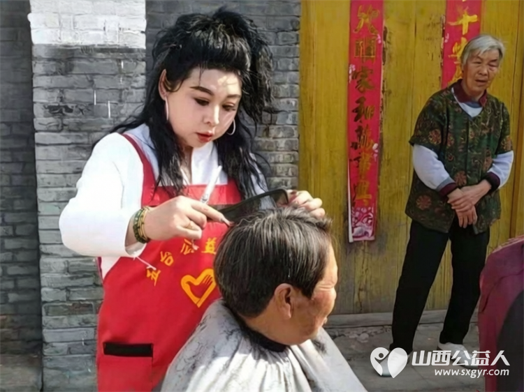 春风送暖入乡野公益温情润民心 五台公益之家的志愿者们奔赴东冶镇永兴村用载歌载舞的文艺盛宴用贴心入微的免费理发服务为这片乡土注入了别样的温情 - 第9张