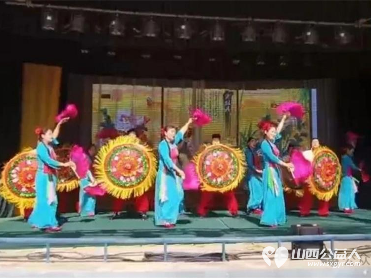 春风送暖入乡野公益温情润民心 五台公益之家的志愿者们奔赴东冶镇永兴村用载歌载舞的文艺盛宴用贴心入微的免费理发服务为这片乡土注入了别样的温情 - 第15张