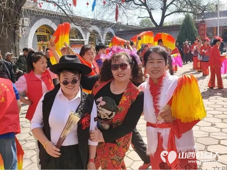 春风送暖入乡野公益温情润民心 五台公益之家的志愿者们奔赴东冶镇永兴村用载歌载舞的文艺盛宴用贴心入微的免费理发服务为这片乡土注入了别样的温情 - 第6张