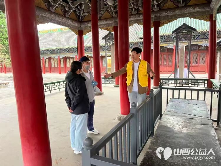 雨天里的文化守护----长治市文物保护服务中心的志愿者与长治学院的志愿者在长治城隍庙义务讲解活动侧记 - 第5张