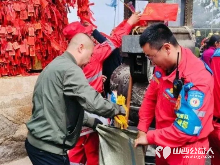 春染武当承古韵 坚守护航暖人心——吕梁市中志协救援队圆满完成北武当山“三月三”传统盛会应急保障任务用温情服务温暖每一位游人的旅途 - 第7张