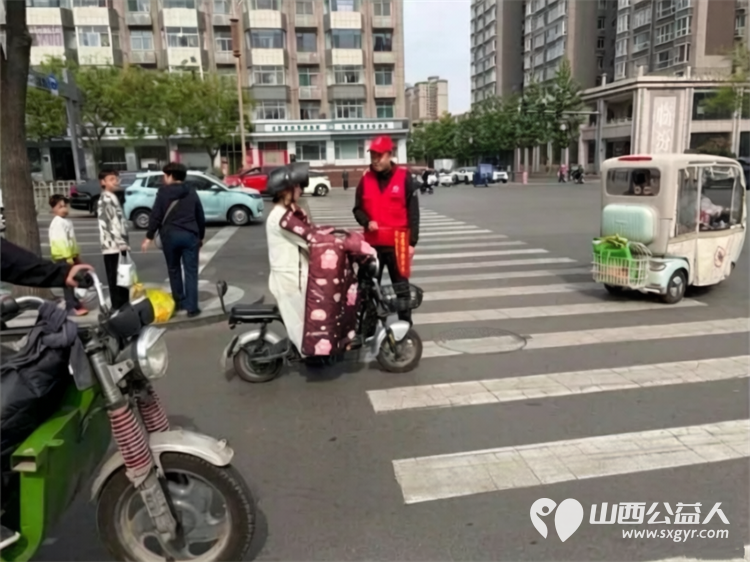 临汾街头红马甲天天见文明劝导不间断助力创城不停歇----临汾市文明交通志愿者协会第二轮文明交通劝导活动正式开展连续坚守五天累计服务人次达到835人次 - 第55张
