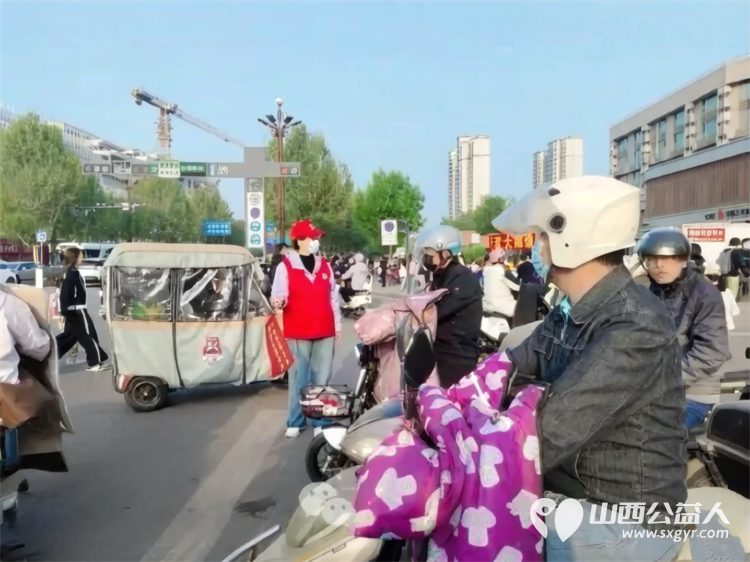 临汾街头红马甲天天见文明劝导不间断助力创城不停歇----临汾市文明交通志愿者协会第二轮文明交通劝导活动正式开展连续坚守五天累计服务人次达到835人次 - 第26张