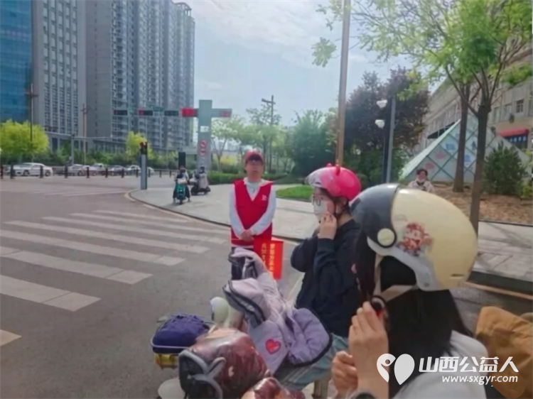 临汾街头红马甲天天见文明劝导不间断助力创城不停歇----临汾市文明交通志愿者协会第二轮文明交通劝导活动正式开展连续坚守五天累计服务人次达到835人次 - 第14张