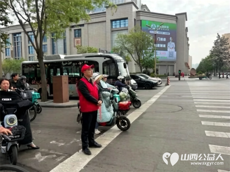 临汾街头红马甲天天见文明劝导不间断助力创城不停歇----临汾市文明交通志愿者协会第二轮文明交通劝导活动正式开展连续坚守五天累计服务人次达到835人次 - 第13张