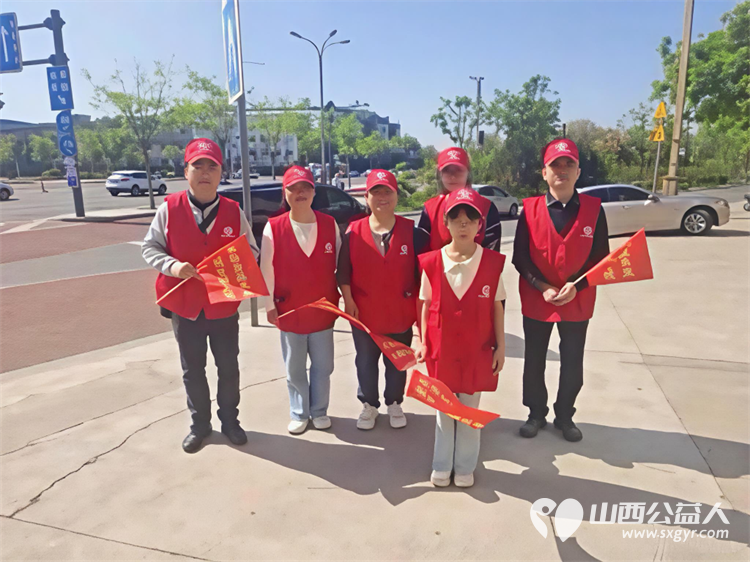 临汾街头红马甲天天见文明劝导不间断助力创城不停歇----临汾市文明交通志愿者协会第二轮文明交通劝导活动正式开展连续坚守五天累计服务人次达到835人次 - 第8张