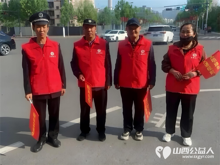 临汾街头红马甲天天见文明劝导不间断助力创城不停歇----临汾市文明交通志愿者协会第二轮文明交通劝导活动正式开展连续坚守五天累计服务人次达到835人次 - 第2张