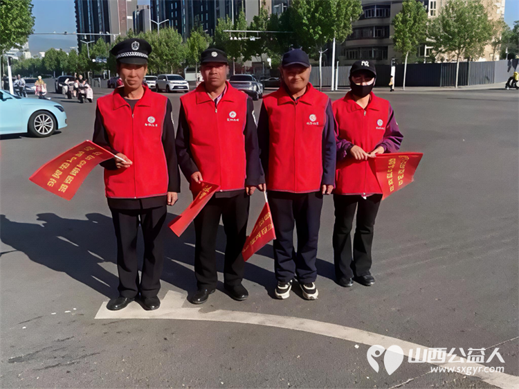 临汾街头红马甲天天见文明劝导不间断助力创城不停歇----临汾市文明交通志愿者协会第二轮文明交通劝导活动正式开展连续坚守五天累计服务人次达到835人次 - 第3张