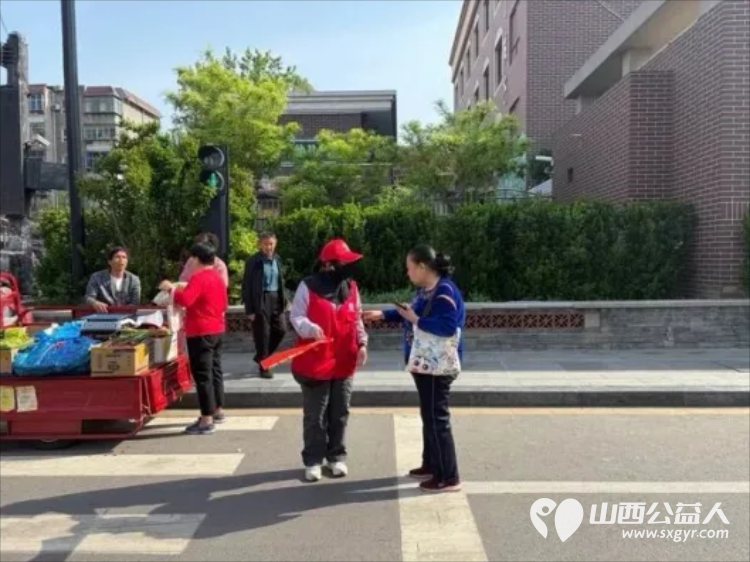临汾街头红马甲天天见文明劝导不间断助力创城不停歇----临汾市文明交通志愿者协会第二轮文明交通劝导活动正式开展连续坚守五天累计服务人次达到835人次 - 第53张