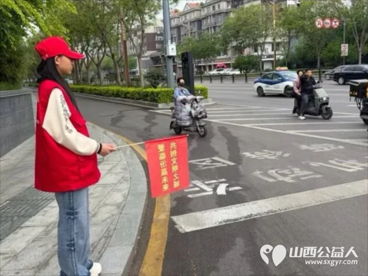 临汾街头红马甲天天见文明劝导不间断助力创城不停歇----临汾市文明交通志愿者协会第二轮文明交通劝导活动正式开展连续坚守五天累计服务人次达到835人次 - 第15张