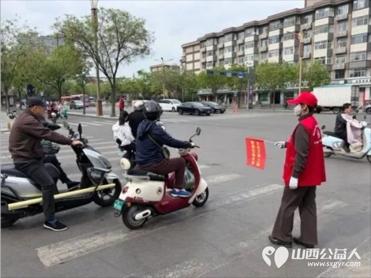 临汾街头红马甲天天见文明劝导不间断助力创城不停歇----临汾市文明交通志愿者协会第二轮文明交通劝导活动正式开展连续坚守五天累计服务人次达到835人次 - 第46张
