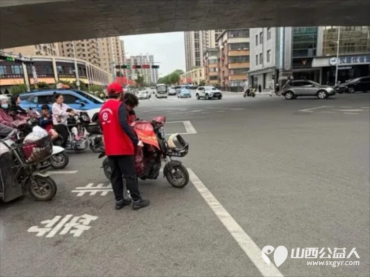 临汾街头红马甲天天见文明劝导不间断助力创城不停歇----临汾市文明交通志愿者协会第二轮文明交通劝导活动正式开展连续坚守五天累计服务人次达到835人次 - 第39张