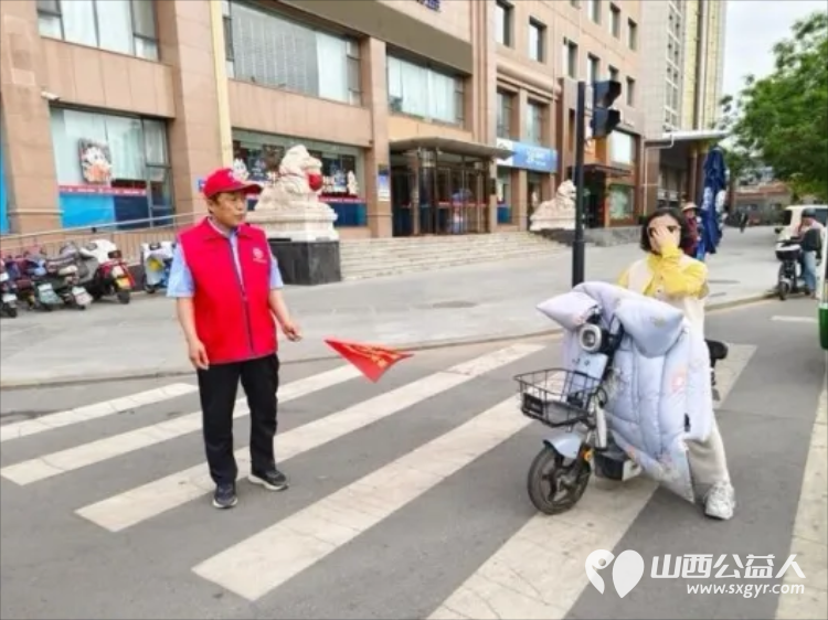 临汾街头红马甲天天见文明劝导不间断助力创城不停歇----临汾市文明交通志愿者协会第二轮文明交通劝导活动正式开展连续坚守五天累计服务人次达到835人次 - 第35张