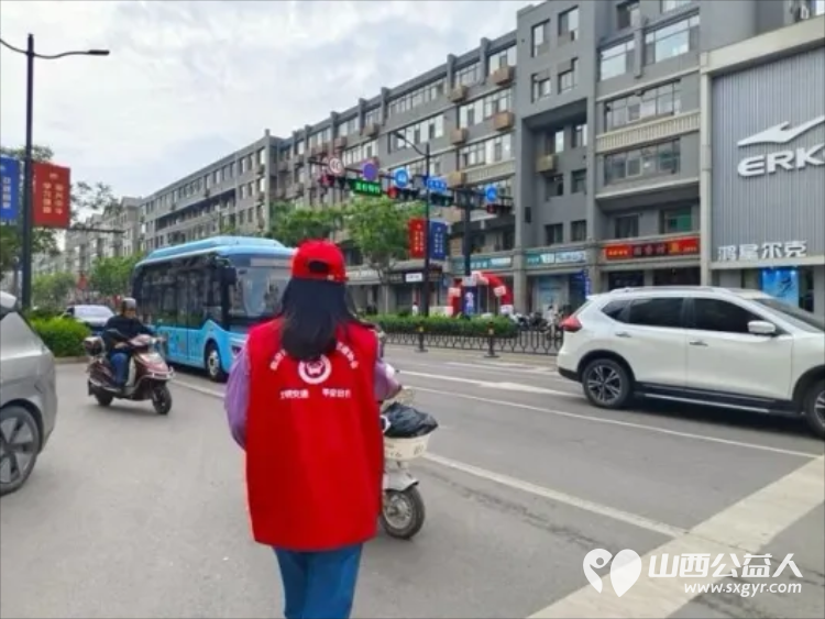 临汾街头红马甲天天见文明劝导不间断助力创城不停歇----临汾市文明交通志愿者协会第二轮文明交通劝导活动正式开展连续坚守五天累计服务人次达到835人次 - 第34张