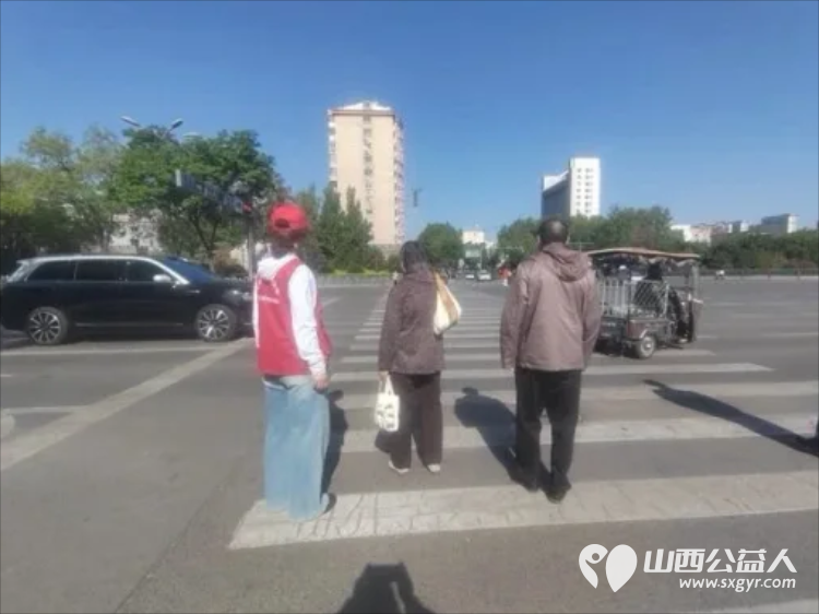 临汾街头红马甲天天见文明劝导不间断助力创城不停歇----临汾市文明交通志愿者协会第二轮文明交通劝导活动正式开展连续坚守五天累计服务人次达到835人次 - 第23张