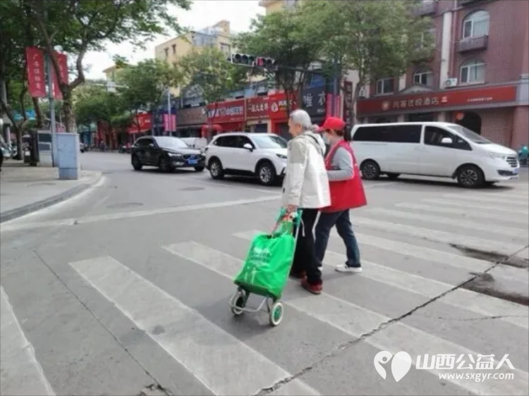 临汾街头红马甲天天见文明劝导不间断助力创城不停歇----临汾市文明交通志愿者协会第二轮文明交通劝导活动正式开展连续坚守五天累计服务人次达到835人次 - 第10张