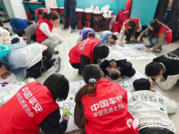 守护星光金融护航 平安山西地区消保联席会组织志愿者来到太原市灵星社区康复中心陪着孩子们共绘蓝图共唱我的祖国 为孩子们捐赠各种手工材料 - 第7张