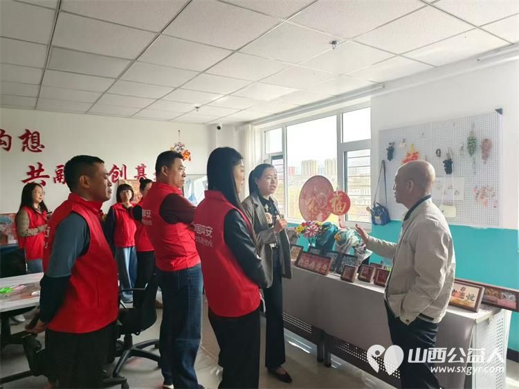 守护星光金融护航 平安山西地区消保联席会组织志愿者来到太原市灵星社区康复中心陪着孩子们共绘蓝图共唱我的祖国 为孩子们捐赠各种手工材料 - 第4张
