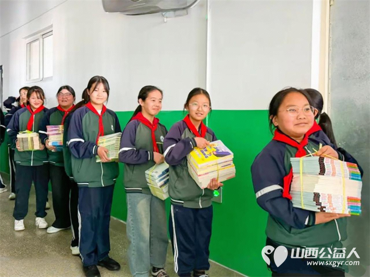 书越彩虹为爱启程----晋城万达广场爱心公益慈善团队走进陵川县杨村镇明德小学开展公益图书捐赠活动 - 第8张