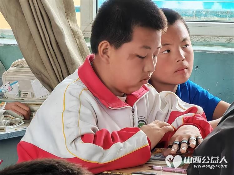 长治市善泽留守困境儿童救助协会走进沁县西关小学为孩子们带来一堂哈弗主题励志课一起探寻世界名校的成长底蕴 - 第5张