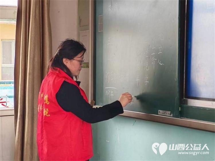 长治市善泽留守困境儿童救助协会走进沁县西关小学为孩子们带来一堂哈弗主题励志课一起探寻世界名校的成长底蕴 - 第2张