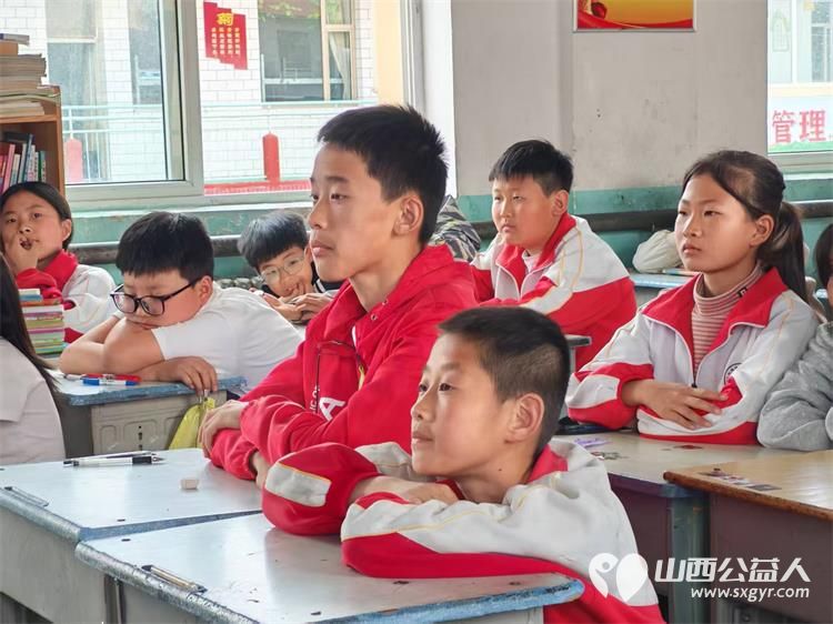 长治市善泽留守困境儿童救助协会走进沁县西关小学为孩子们带来一堂哈弗主题励志课一起探寻世界名校的成长底蕴 - 第8张