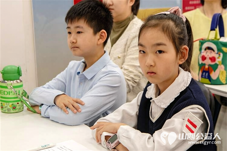 雷锋精神润童心宣讲实践促成长 雷锋宣讲团山西分团联合青年路小学走进太原市迎泽街道并州路二社区开展“雷小锋宣讲团”公益课堂进社区活动 - 第4张