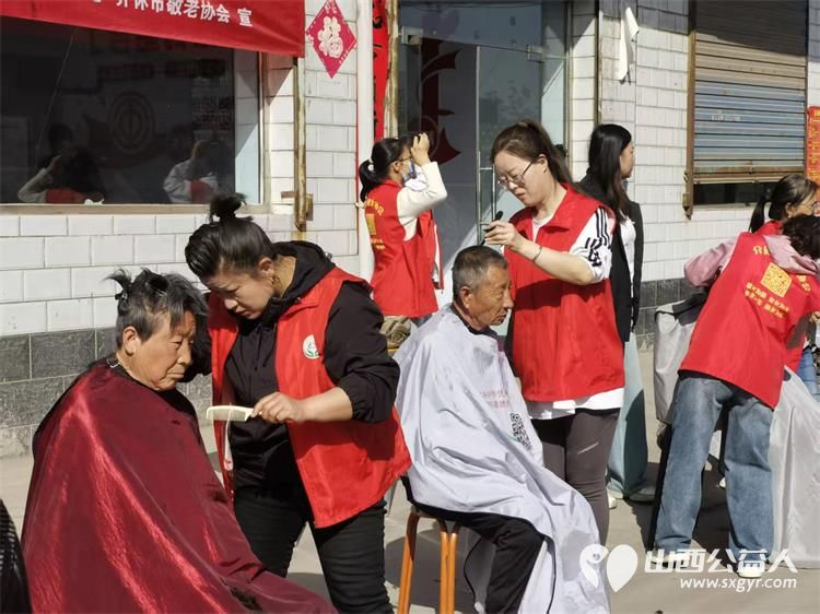 介休市敬老协会孝善行助老活动2026年4月18日走进张兰镇田堡村在田堡村党群服务中心为老人理发体检 - 第36张