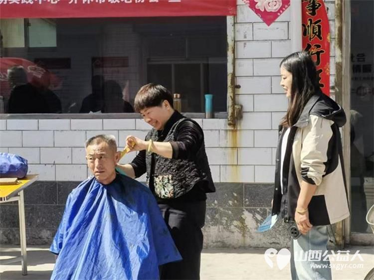 介休市敬老协会孝善行助老活动2026年4月18日走进张兰镇田堡村在田堡村党群服务中心为老人理发体检 - 第34张