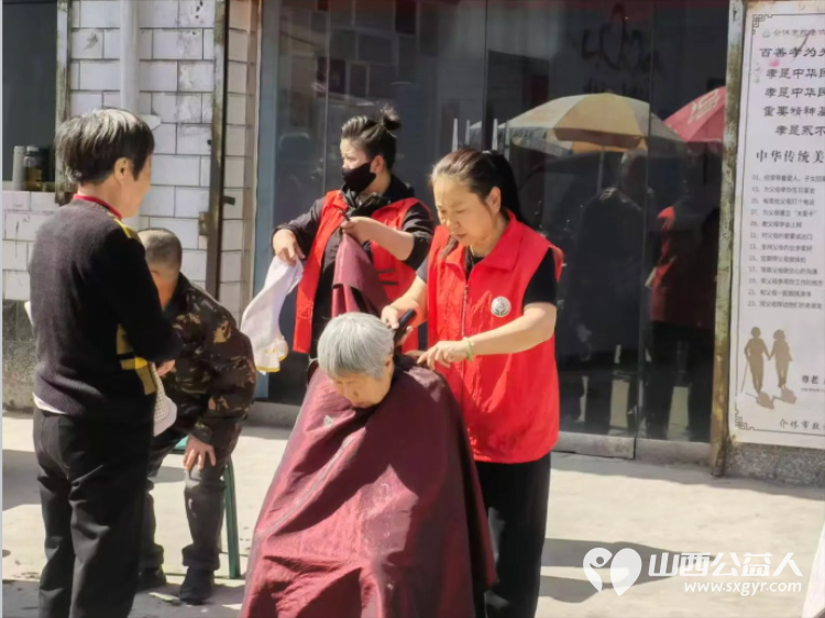 介休市敬老协会孝善行助老活动2026年4月18日走进张兰镇田堡村在田堡村党群服务中心为老人理发体检 - 第33张