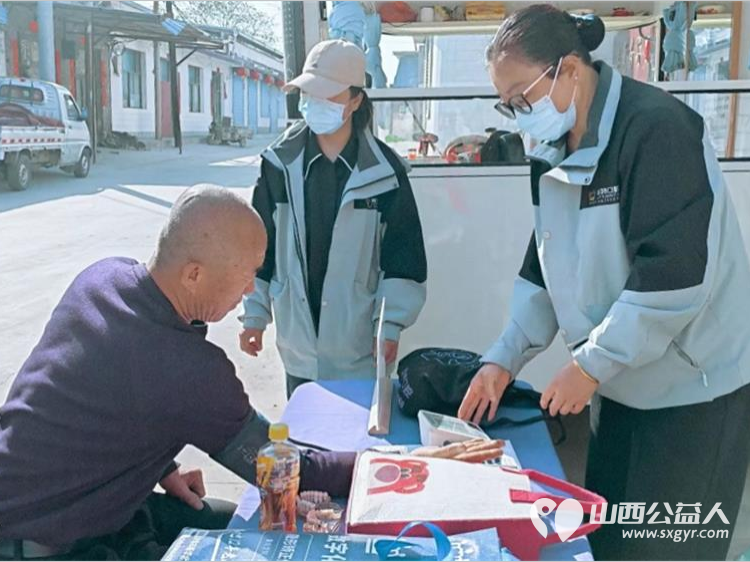 介休市敬老协会孝善行助老活动2026年4月18日走进张兰镇田堡村在田堡村党群服务中心为老人理发体检 - 第17张