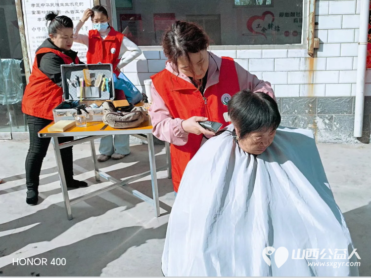 介休市敬老协会孝善行助老活动2026年4月18日走进张兰镇田堡村在田堡村党群服务中心为老人理发体检 - 第29张