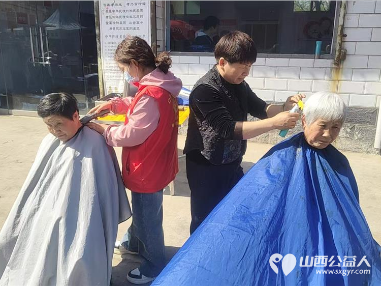 介休市敬老协会孝善行助老活动2026年4月18日走进张兰镇田堡村在田堡村党群服务中心为老人理发体检 - 第26张