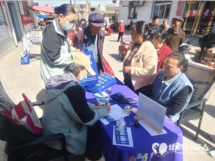 介休市敬老协会孝善行助老活动2026年4月18日走进张兰镇田堡村在田堡村党群服务中心为老人理发体检 - 第14张