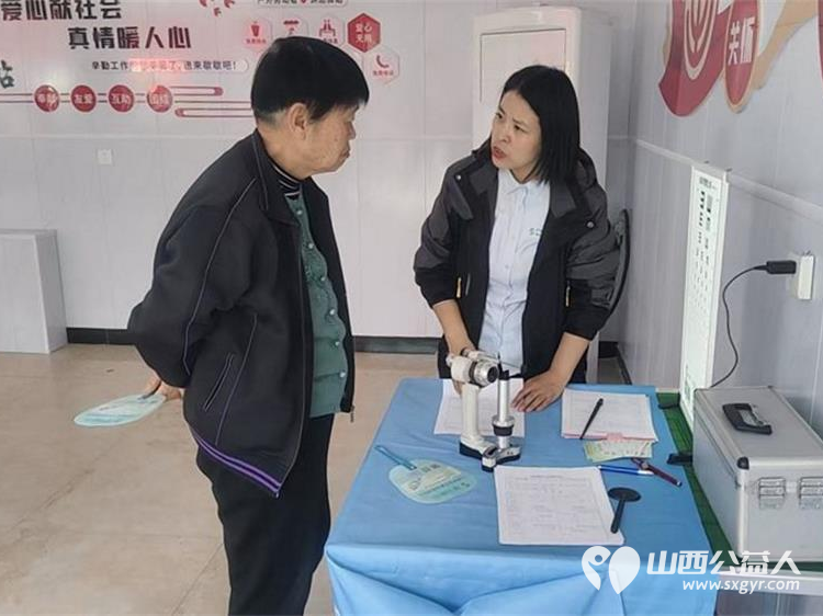 介休市敬老协会孝善行助老活动2026年4月18日走进张兰镇田堡村在田堡村党群服务中心为老人理发体检 - 第13张